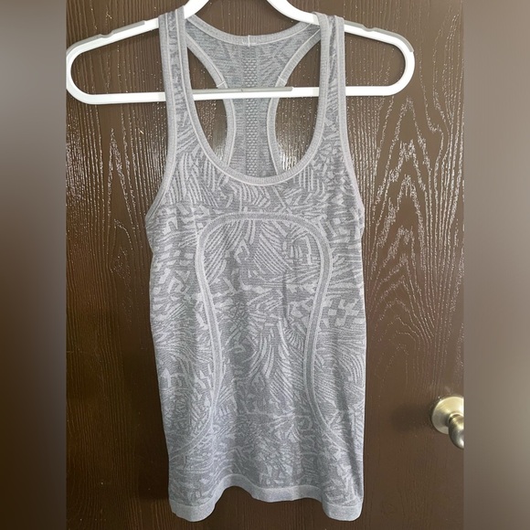 lululemon swiftly tech tank and bra size 6 - Picture 2 of 10